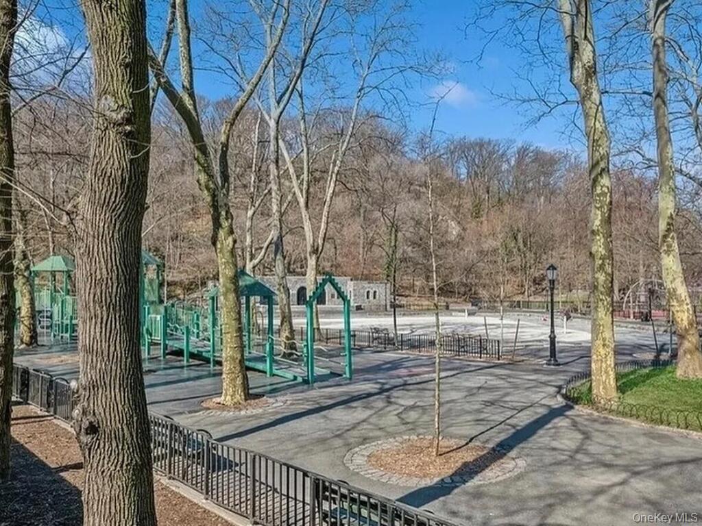 581 Academy Street, Unit GLE Manhattan, NY 10034 - Photo 15 of 18 a view of a backyard