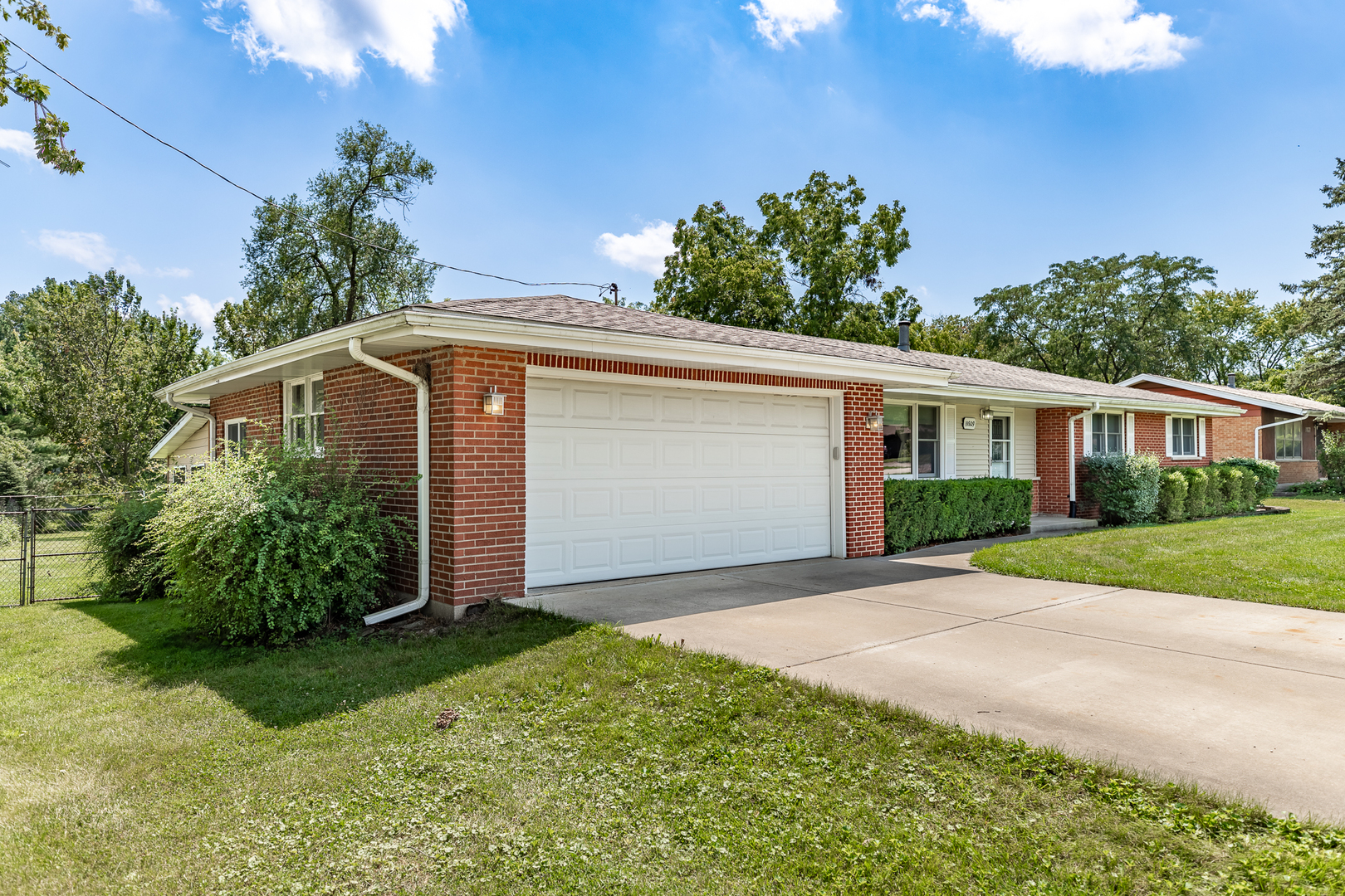 11609 North Brightway Road Mokena, IL 60448 - Photo 2 of 47 a front view of house with yard and green space
