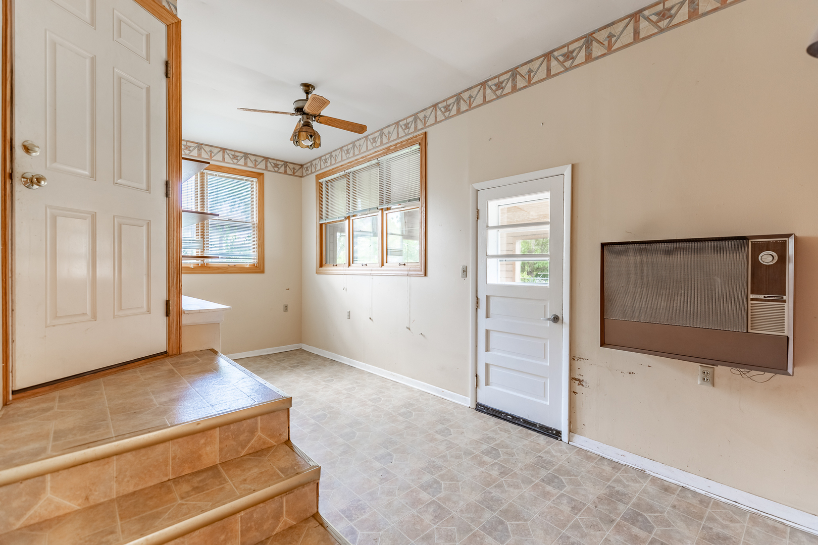 11609 North Brightway Road Mokena, IL 60448 - Photo 42 of 47 an empty room with windows