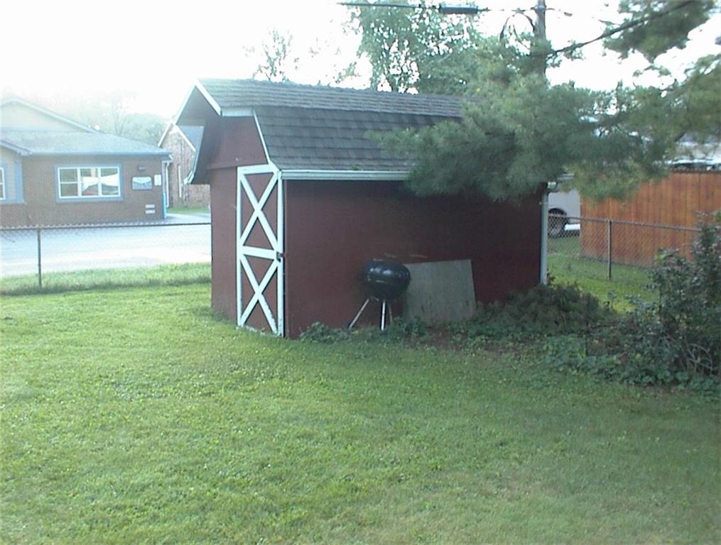 911 Maple Drive Greenfield, IN 46140 - Photo 3 of 4