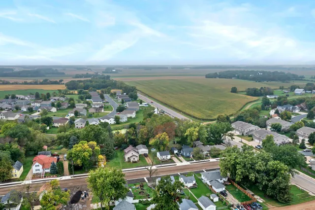 $218,900 | 406 5th Street Northwest, Montgomery, MN 56069