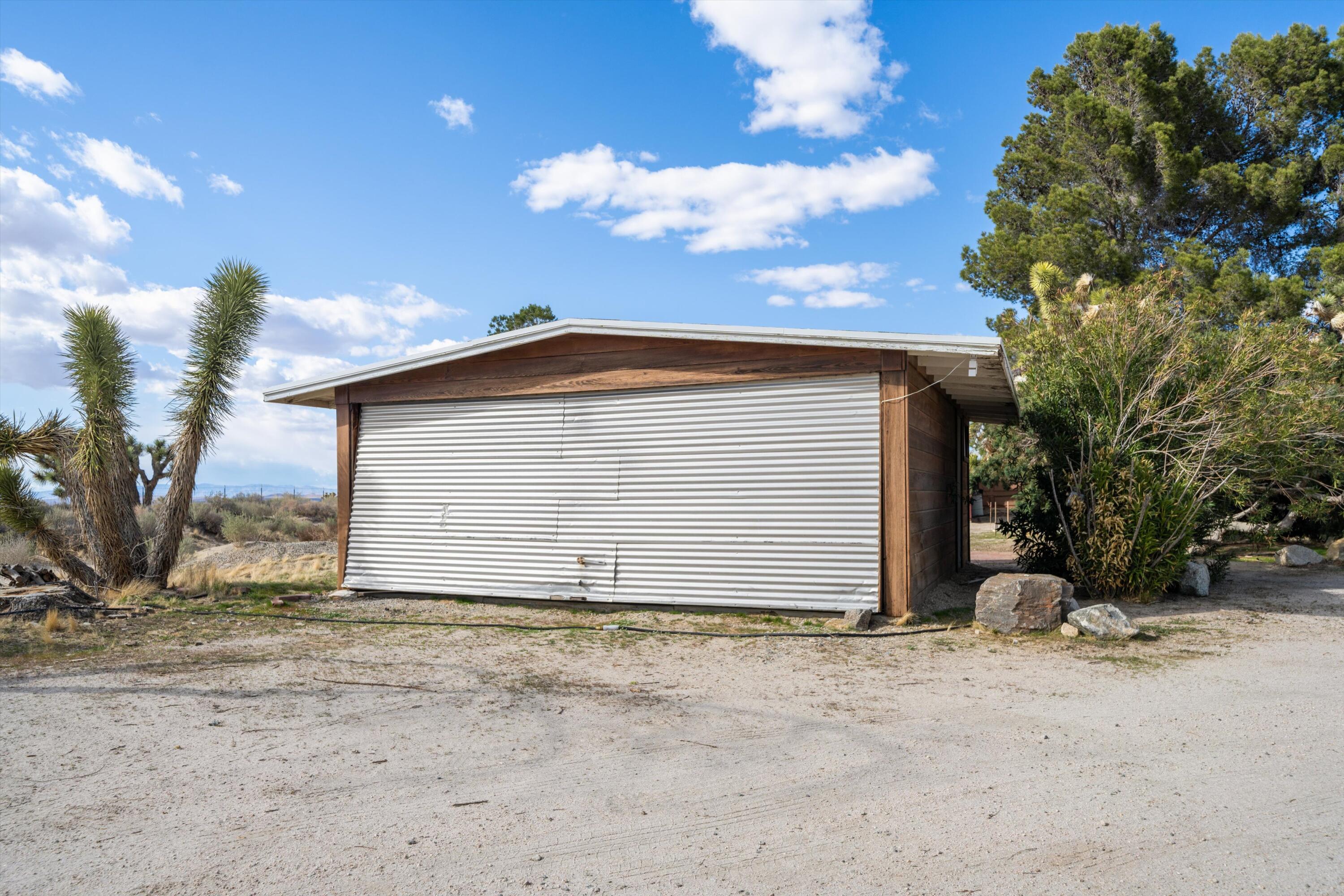 11337 Avenue E E Lancaster Ca East Lancaster, CA 93535 - Photo 49 of 60 a house with a yard