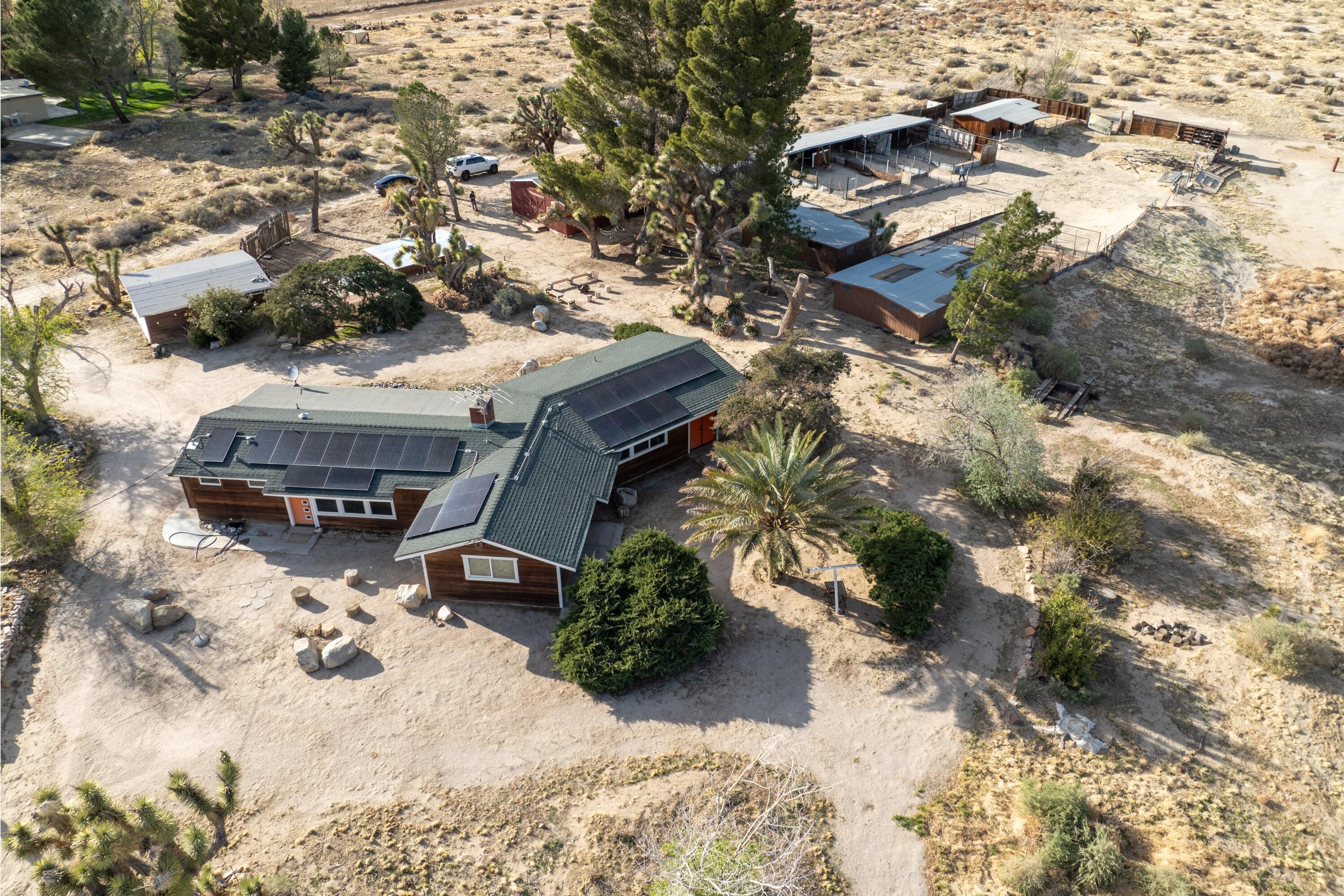 11337 Avenue E E Lancaster Ca East Lancaster, CA 93535 - Photo 53 of 60 a view of a backyard of a house