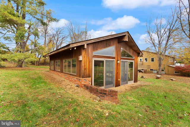 $1,400,000 | 7099 Glen Curtiss Lane, Warrenton, VA 20187