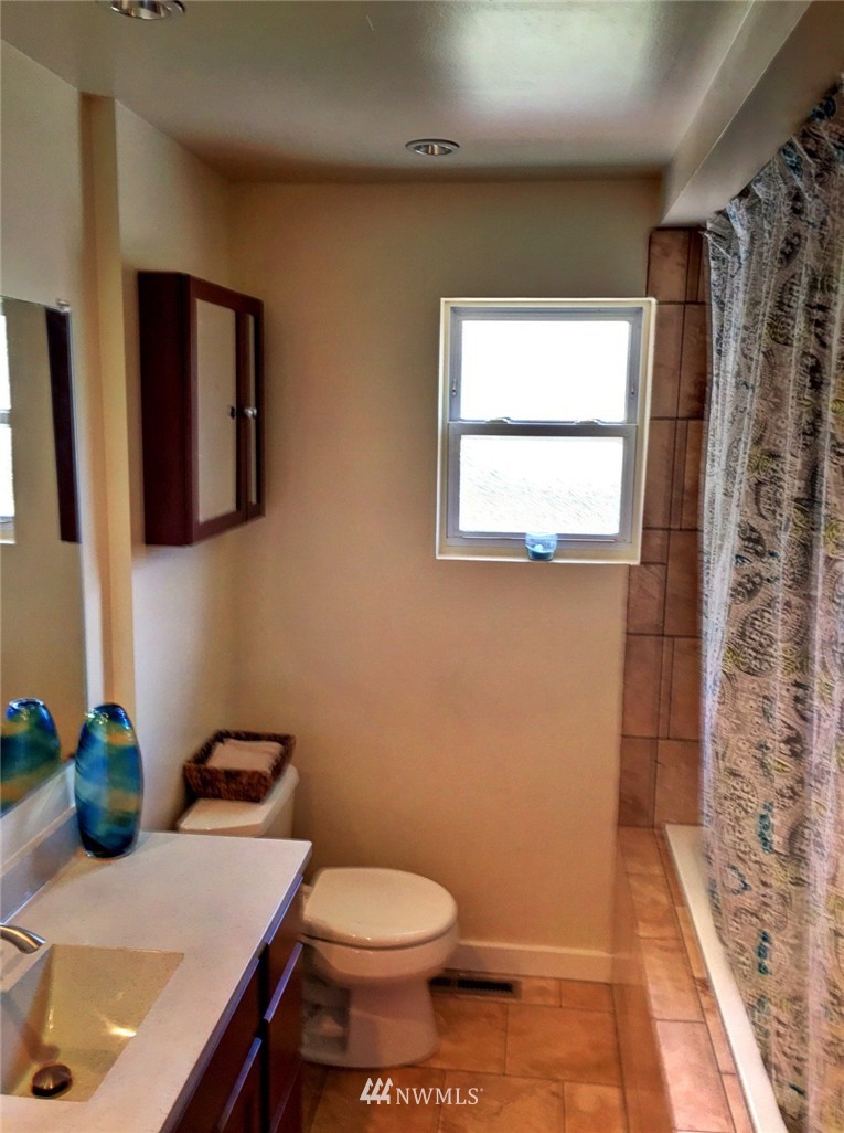 8006 215th Street Southwest Edmonds, WA 98026 - Photo 15 of 21 Gallery Image 15