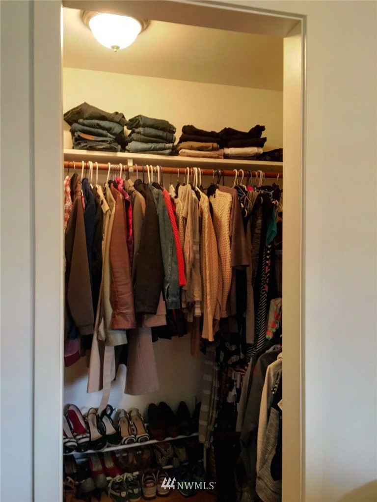 8006 215th Street Southwest Edmonds, WA 98026 - Photo 17 of 21 Gallery Image 17
