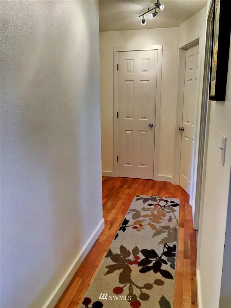 8006 215th Street Southwest Edmonds, WA 98026 - Photo 18 of 21 Gallery Image 18
