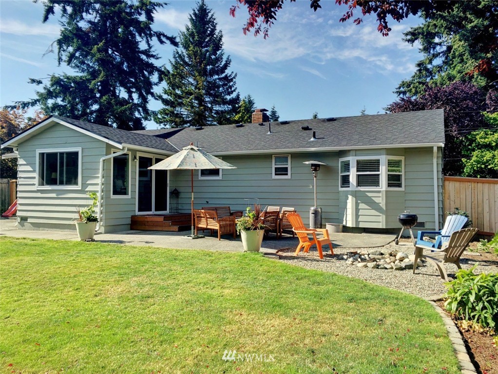 8006 215th Street Southwest Edmonds, WA 98026 - Photo 3 of 21 Gallery Image 3