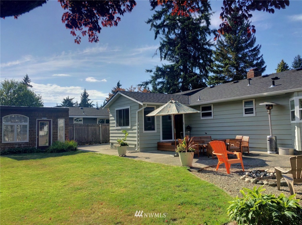 8006 215th Street Southwest Edmonds, WA 98026 - Photo 4 of 21 Gallery Image 4
