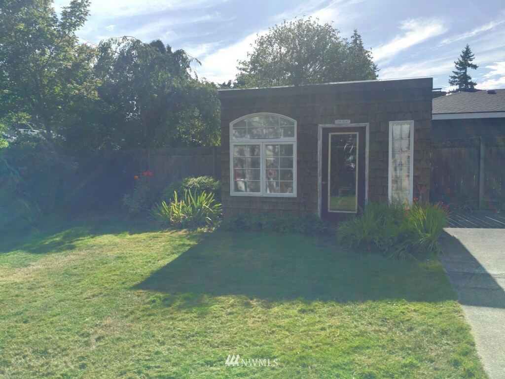 8006 215th Street Southwest Edmonds, WA 98026 - Photo 5 of 21 Gallery Image 5