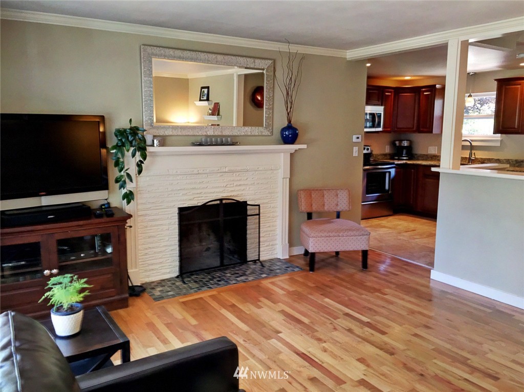 8006 215th Street Southwest Edmonds, WA 98026 - Photo 8 of 21 Gallery Image 8