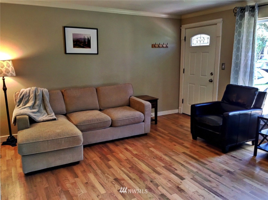 8006 215th Street Southwest Edmonds, WA 98026 - Photo 9 of 21 Gallery Image 9