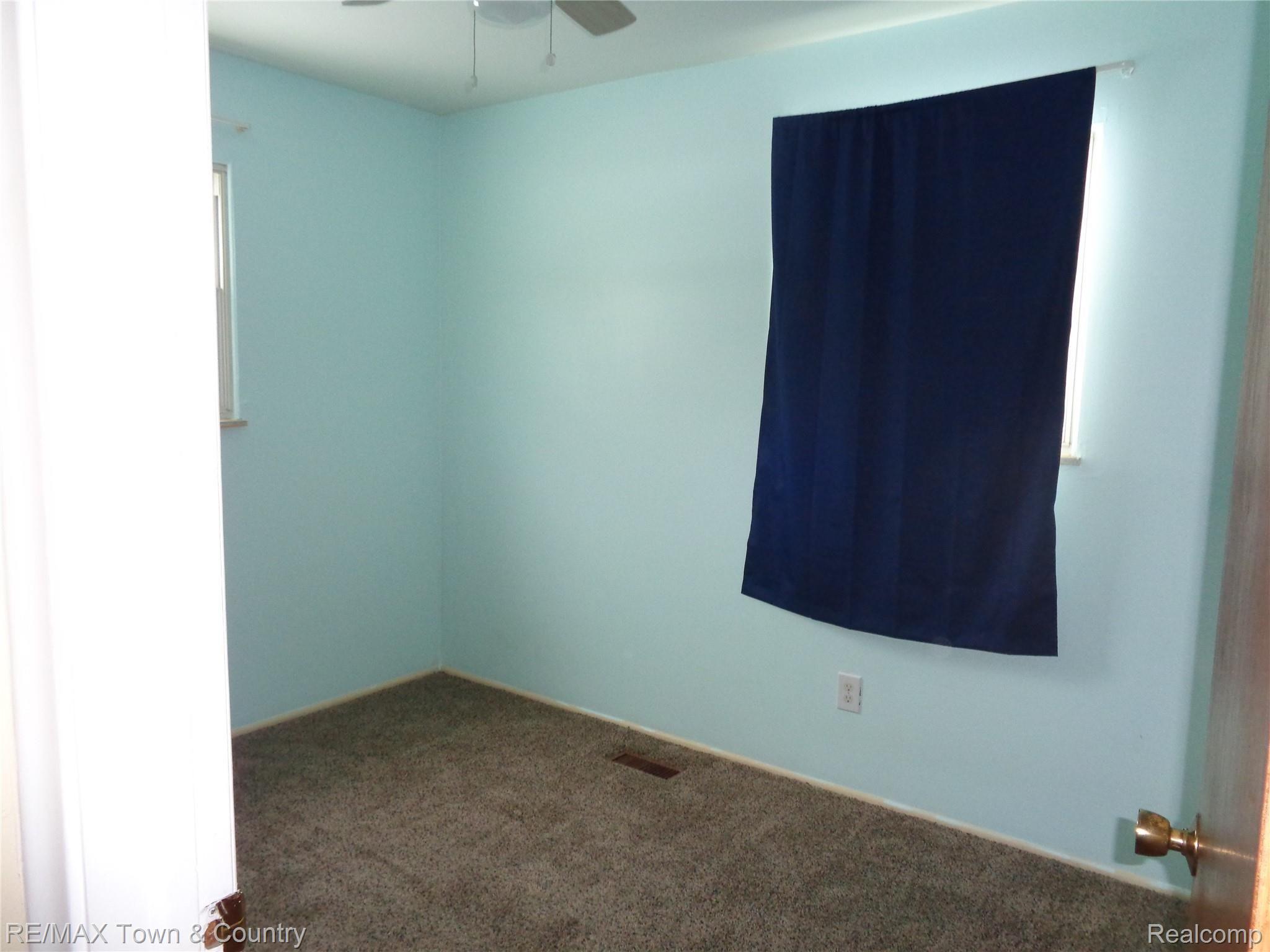 7375 Gillette Road Flushing, MI 48433 - Photo 13 of 28 DSC02961.JPG