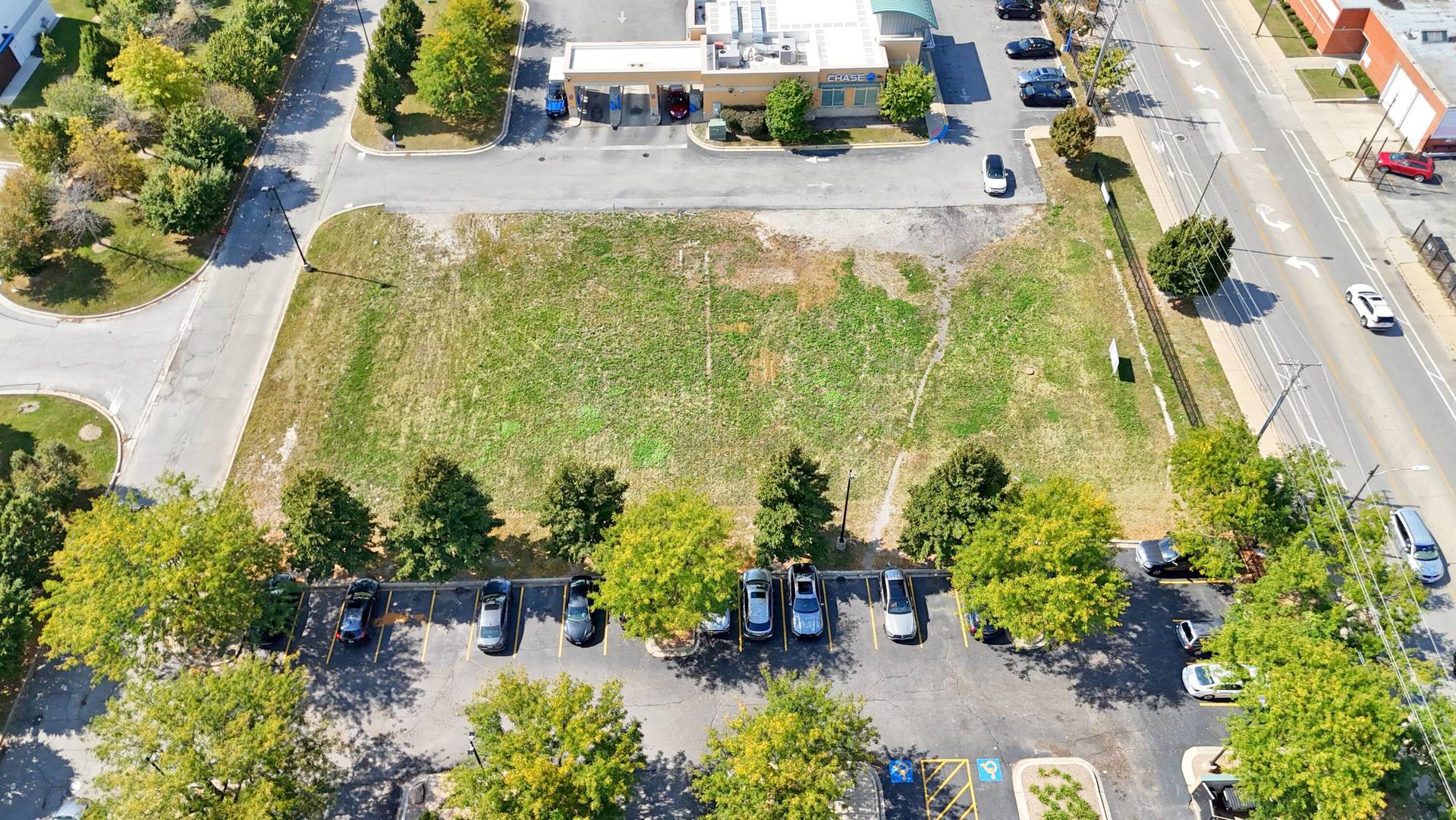 201 West 83rd Street Chicago, IL 60620 - Photo 7 of 9 an outdoor view of garden