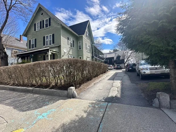 $699,900 | 39 Woodland Street, Worcester, MA 01610