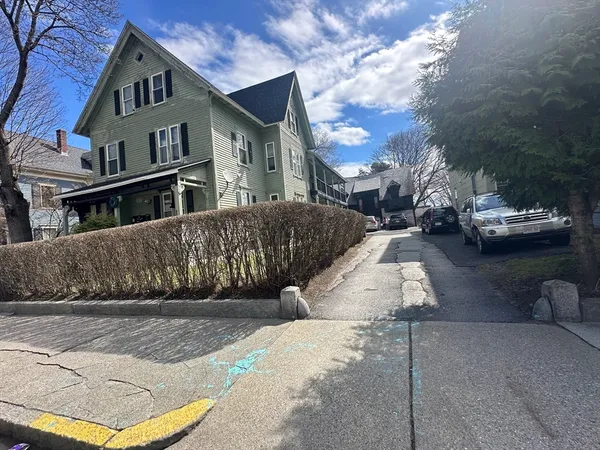 $699,900 | 39 Woodland Street, Worcester, MA 01610