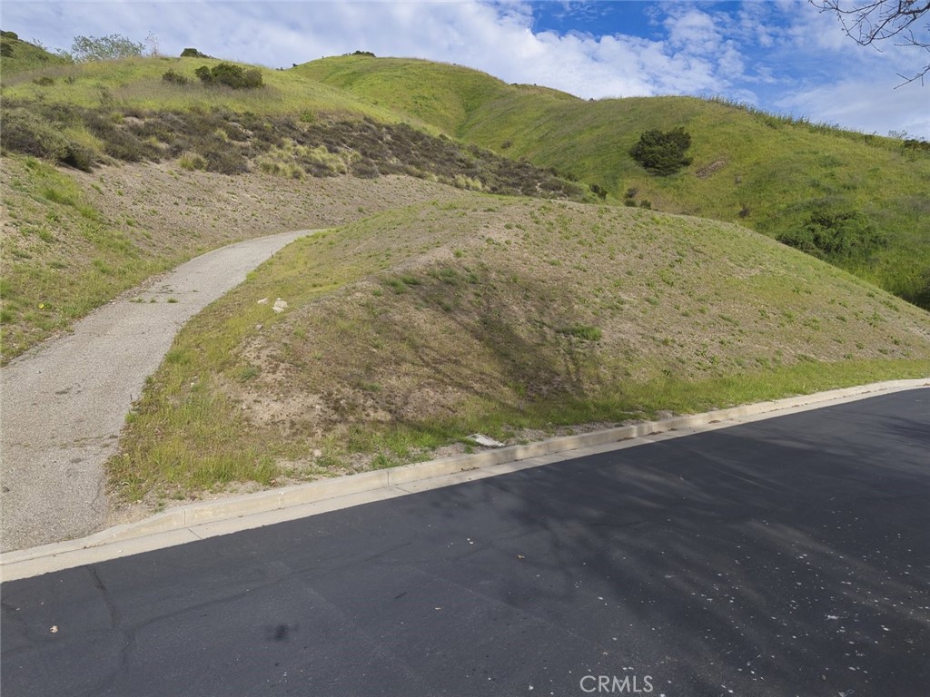 685 Gordon Highlands Road Glendora, CA 91741 - Photo 24 of 35 a view of a dry yard with mountain