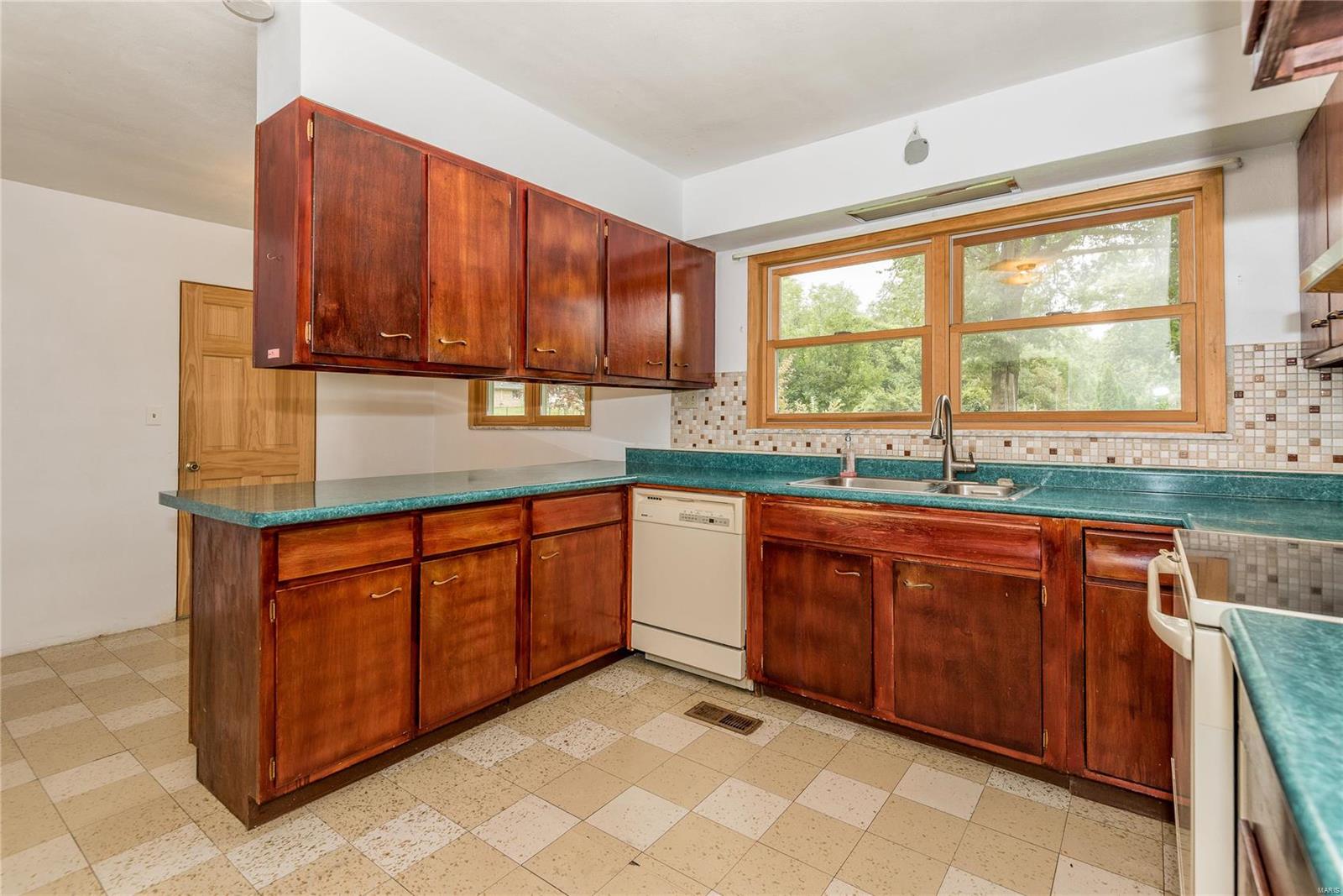 405 Troy Road Collinsville, IL 62234 - Photo 16 of 24 Gallery Image 16