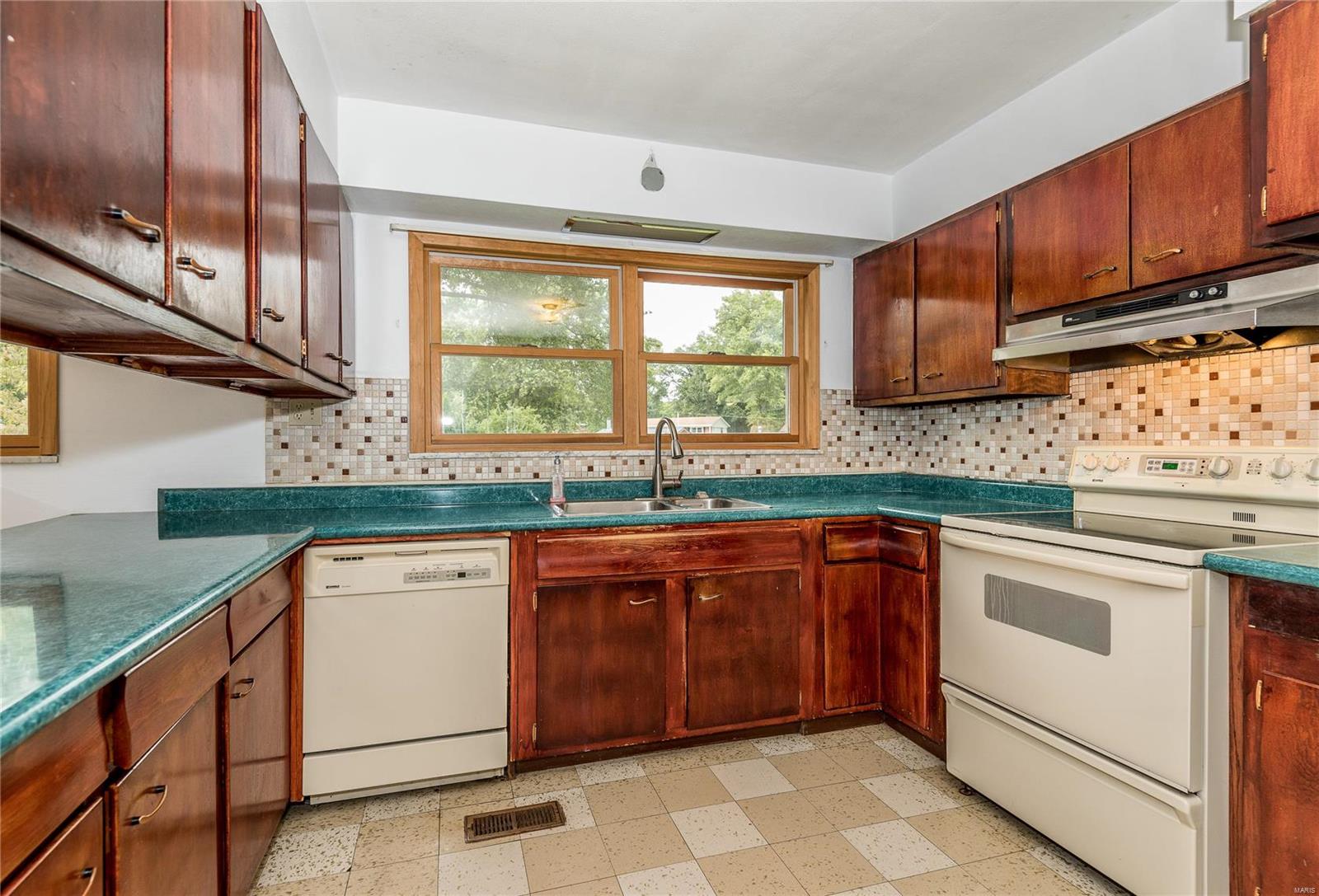 405 Troy Road Collinsville, IL 62234 - Photo 17 of 24 Gallery Image 17