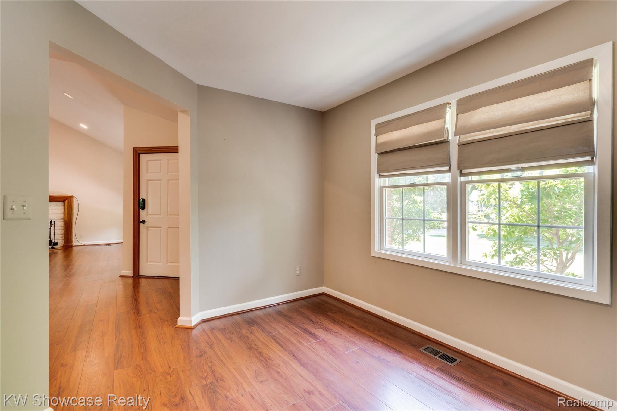 1526 Merry Road Waterford, MI 48328 - Photo 7 of 66 Interiors (3 of 54).jpg