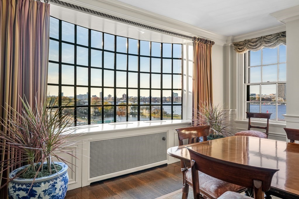 282 Beacon Street, Unit 6 Boston, MA 02116 - Photo 11 of 26 a dining room with furniture and window