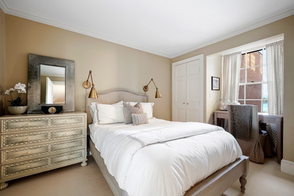 282 Beacon Street, Unit 6 Boston, MA 02116 - Photo 23 of 26 a bedroom with a bed and a dresser