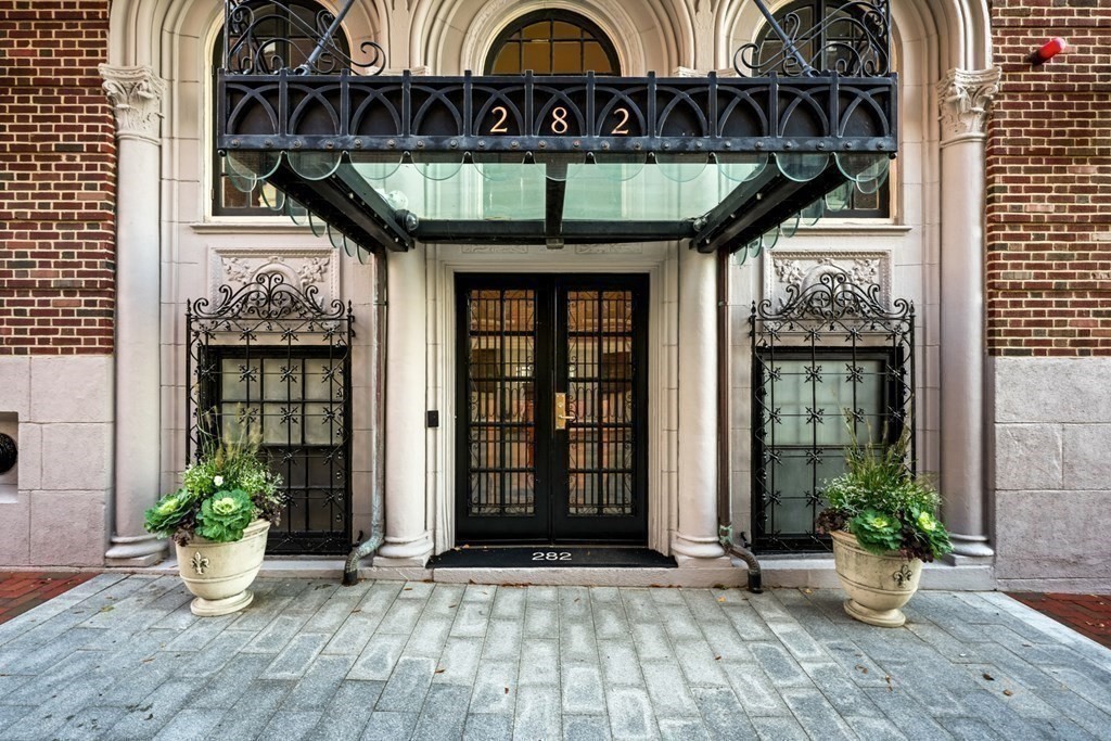 282 Beacon Street, Unit 6 Boston, MA 02116 - Photo 24 of 26 a front view of a house with entryway