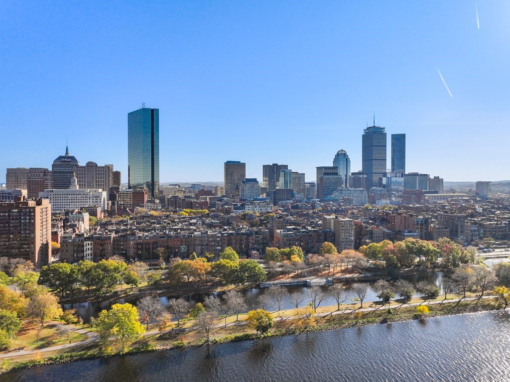 282 Beacon Street, Unit 6 Boston, MA 02116 - Photo 26 of 26 a city view with tall buildings