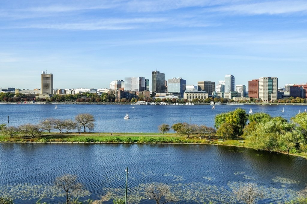 282 Beacon Street, Unit 6 Boston, MA 02116 - Photo 5 of 26 a view of a city with tall buildings