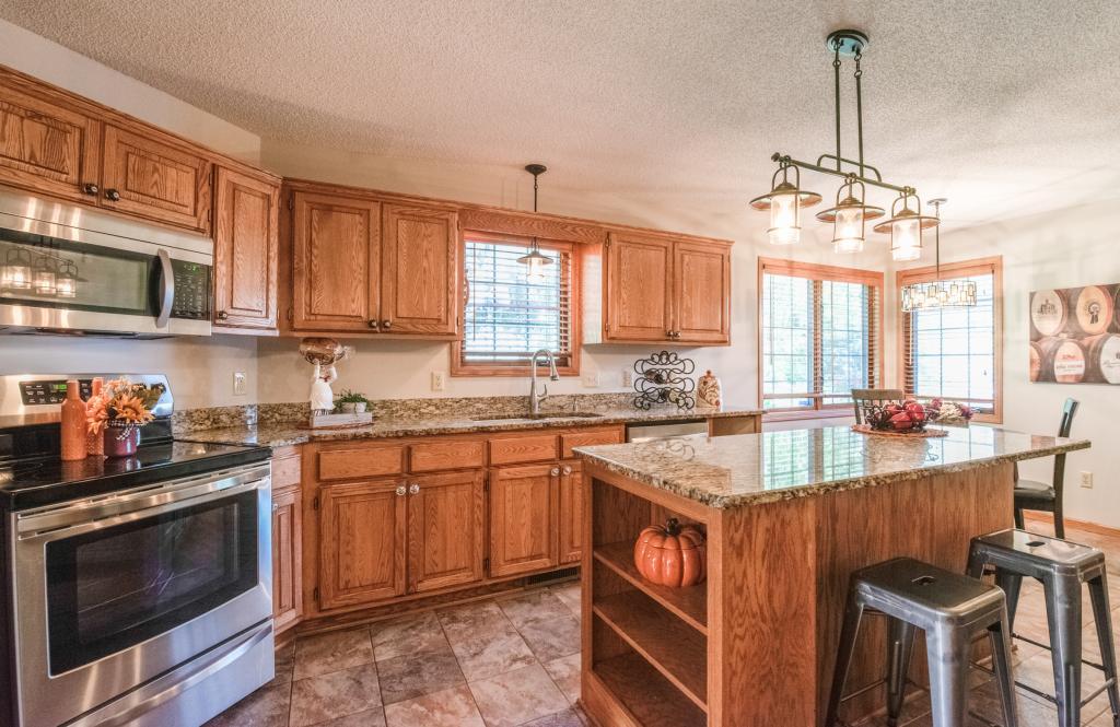 3671 Pond View Point Eagan, MN 55122 - Photo 11 of 26 Gallery Image 11