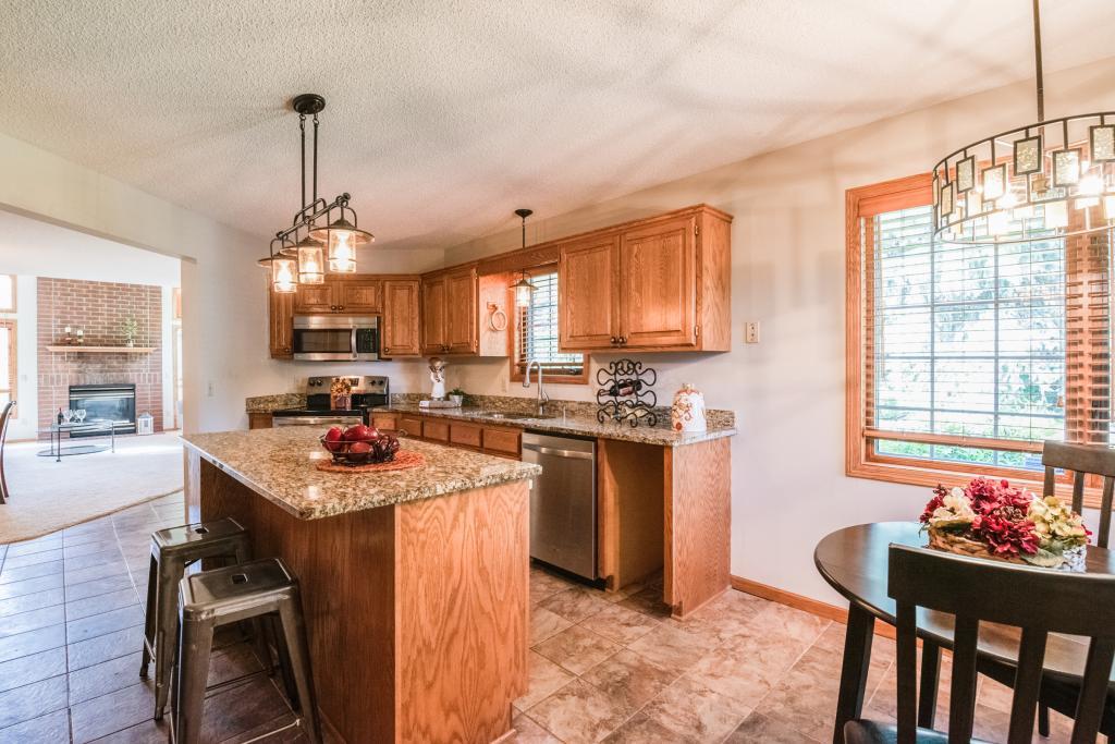 3671 Pond View Point Eagan, MN 55122 - Photo 12 of 26 Gallery Image 12