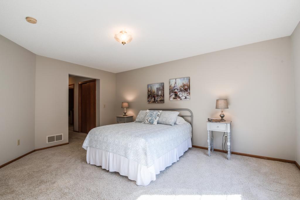 3671 Pond View Point Eagan, MN 55122 - Photo 17 of 26 Gallery Image 17