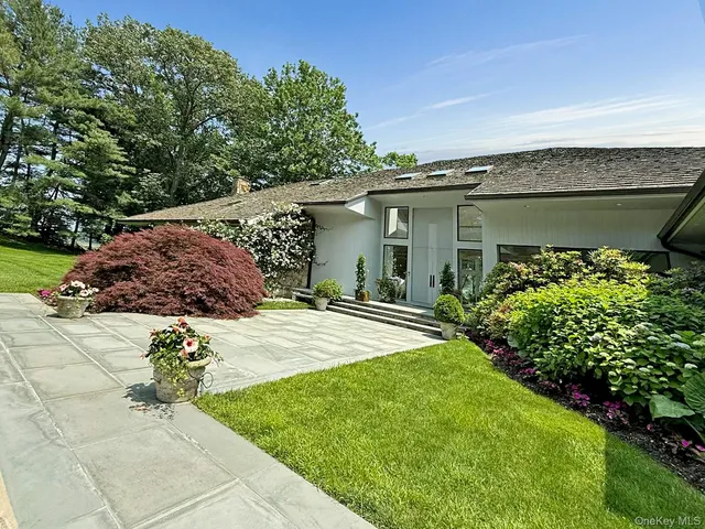 $4,995,000 | 8 Mill Pond Lane, Locust Valley, NY 11560