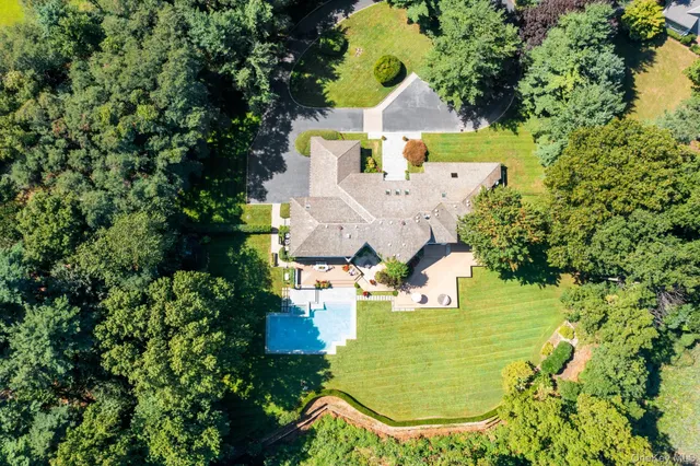 $4,995,000 | 8 Mill Pond Lane, Locust Valley, NY 11560