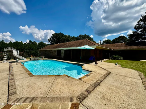 $359,900 | 250 Everett Church Road, Mendenhall, MS 39114