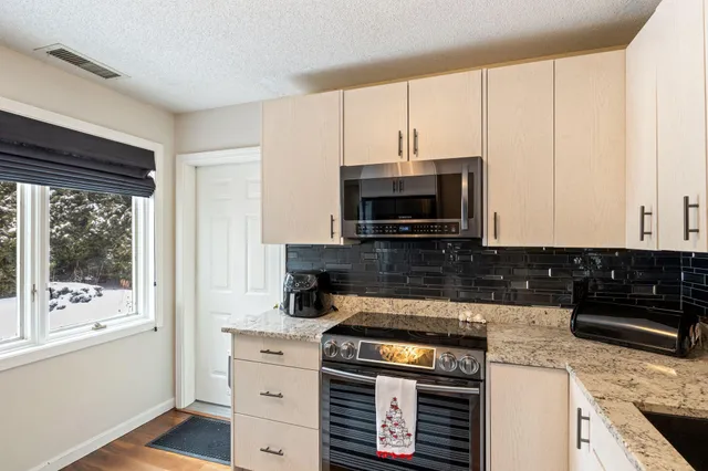 $700,000 | 48 Foreside Common Road, Unit 48, Falmouth, ME 04105