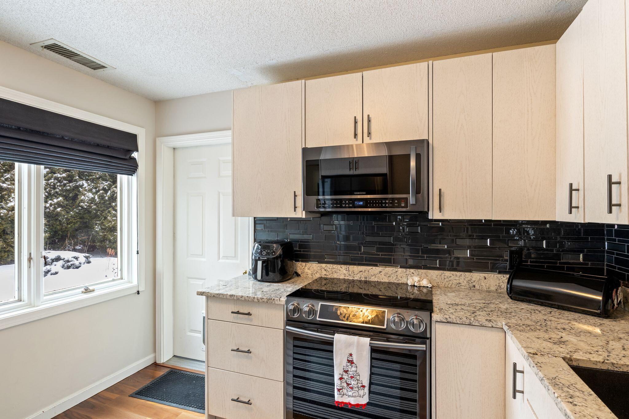 48 Foreside Common Road, Unit 48 Falmouth, ME 04105 - Photo 15 of 31 48_Foreside_Common_Rd_13