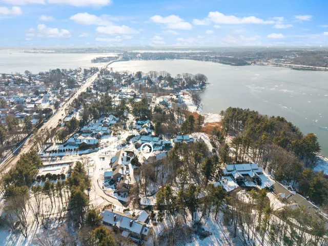 $700,000 | 48 Foreside Common Road, Unit 48, Falmouth, ME 04105