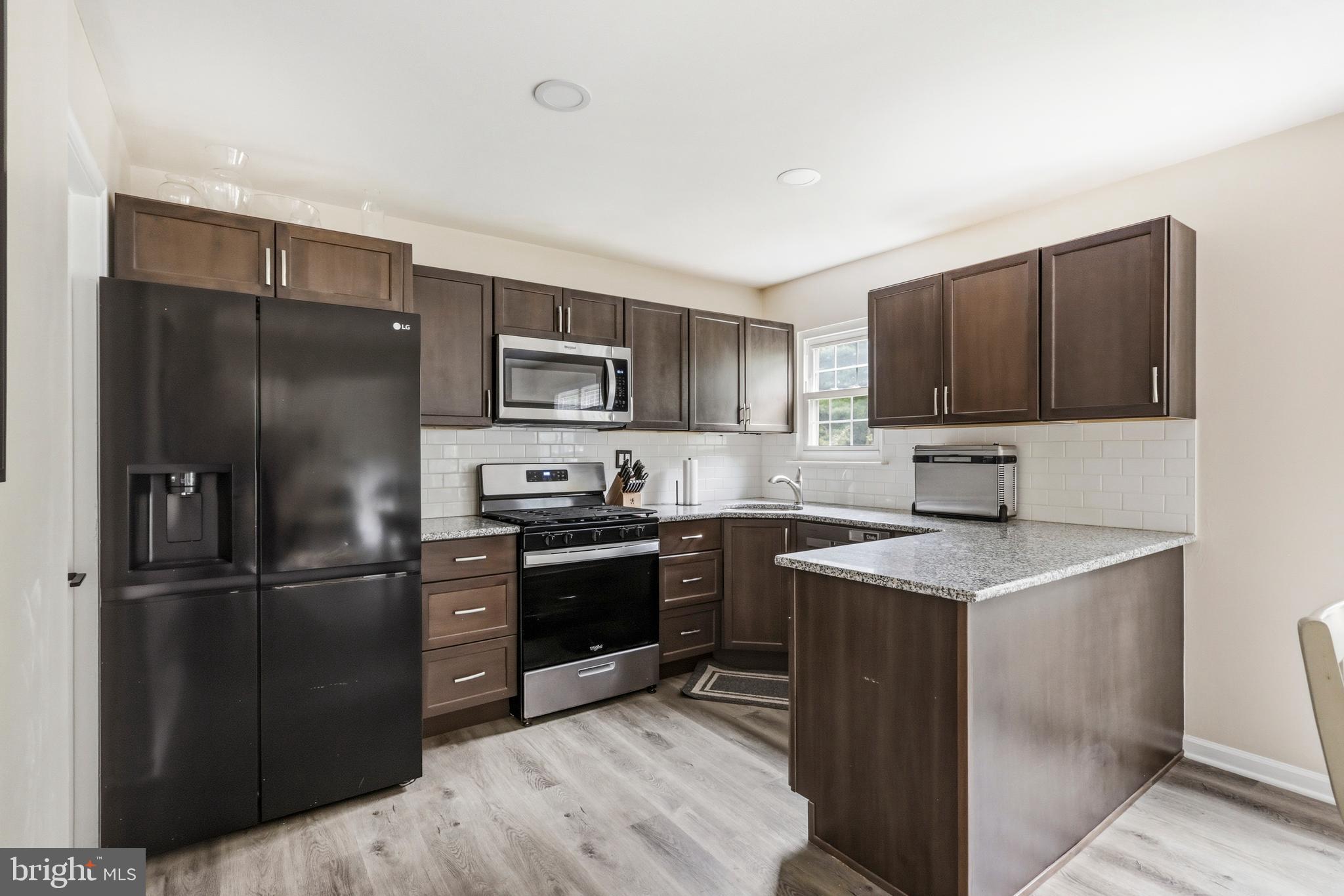 102 Rutledge Court North Wales, PA 19454 - Photo 6 of 30 Kitchen