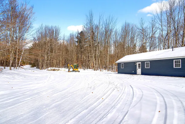 $259,900 | 933 Bean Road, Mount Vernon, ME 04352