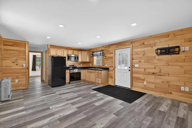 $259,900 | 933 Bean Road, Mount Vernon, ME 04352