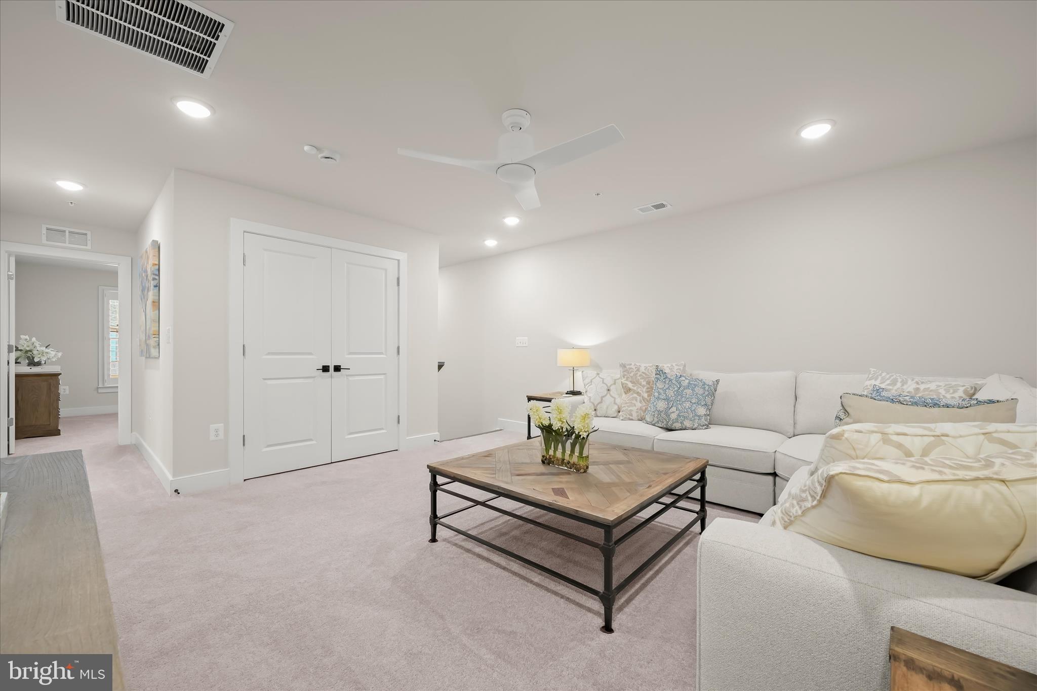8104 Lisa Lane Fulton, MD 20759 - Photo 25 of 54 a living room with furniture