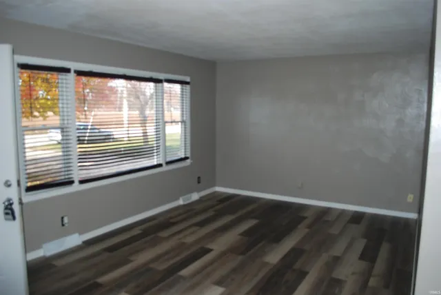 $280,000 | 57616 County Road 13, Elkhart, IN 46516