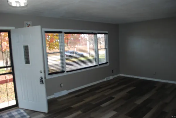 $267,000 | 57616 County Road 13, Elkhart, IN 46516
