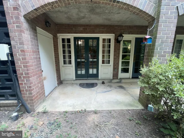 a view of a large yard with lots of green space