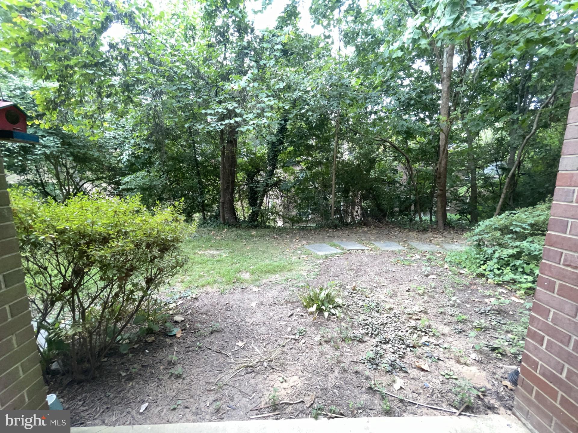 5904 L Bayshire Road, Unit L Springfield, VA 22152 - Photo 26 of 40 a view of a large yard with lots of green space