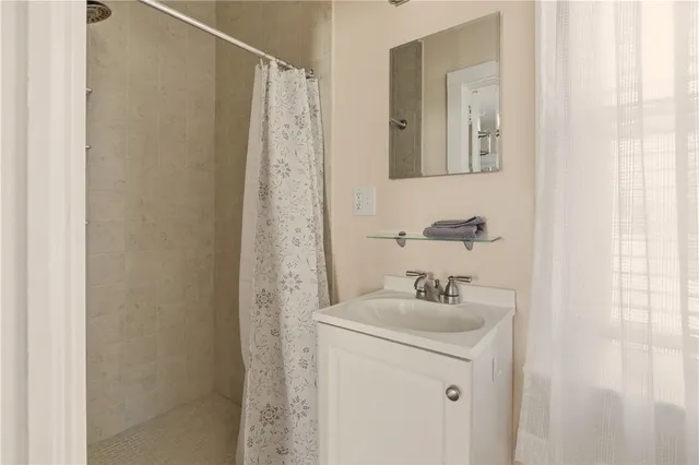 $3,400 | 65 Maple Avenue, Middletown, RI 02842