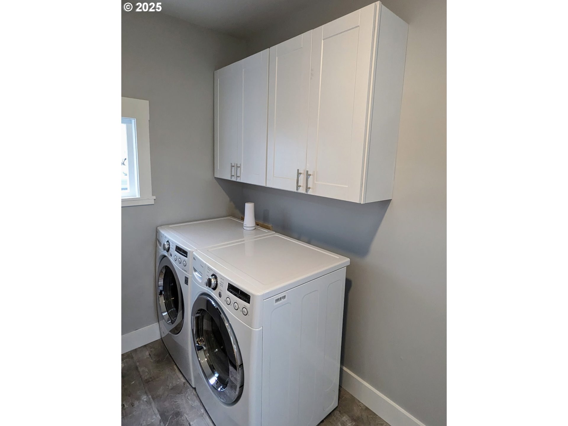 377 West Locust Avenue Hermiston, OR 97838 - Photo 16 of 16 a utility room with dryer and washer