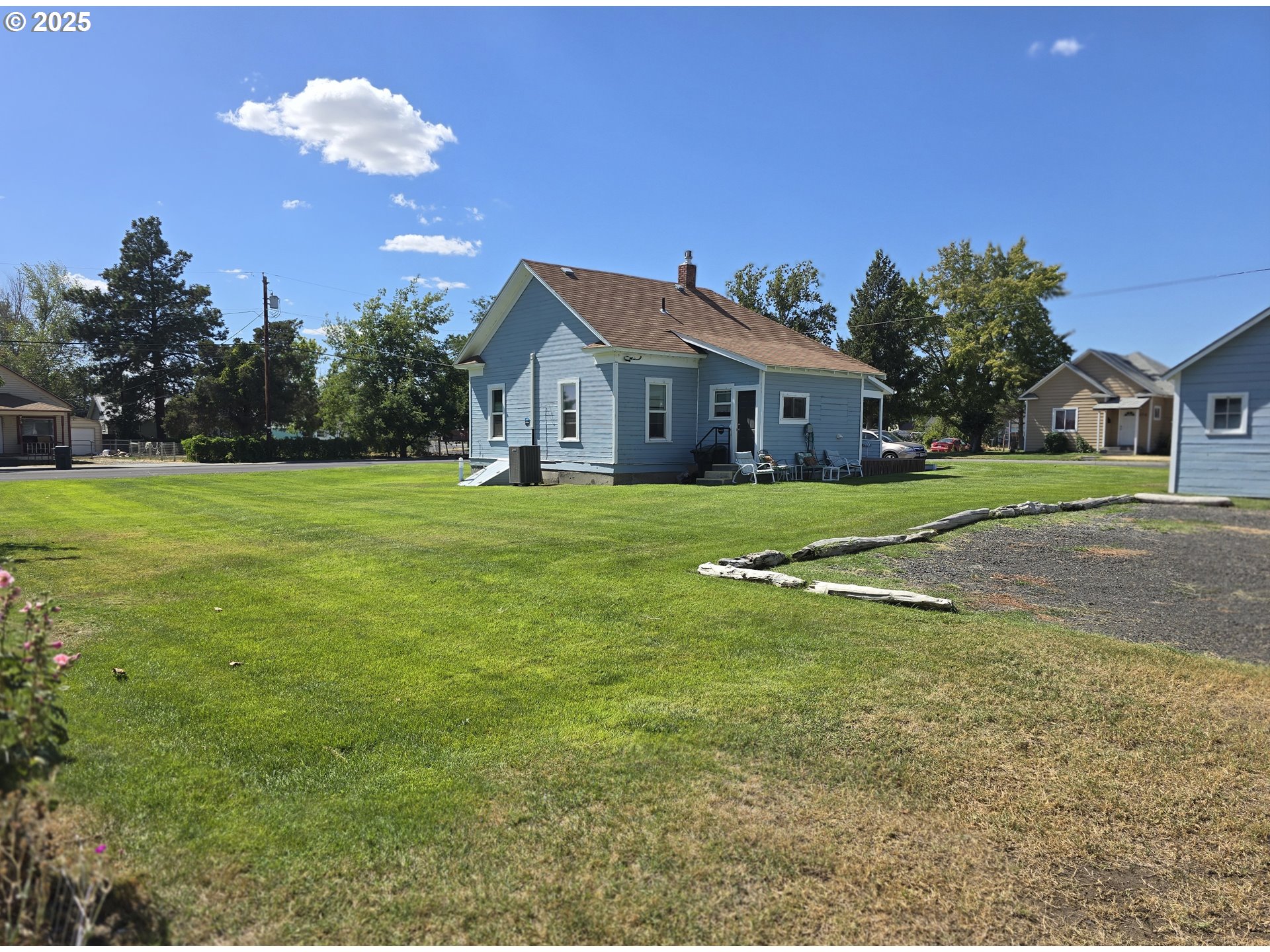 377 West Locust Avenue Hermiston, OR 97838 - Photo 4 of 16 a view of a house with a backyard