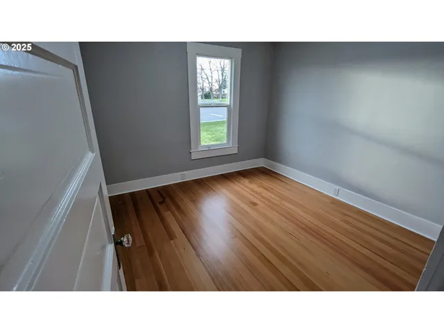 a black and white photo of a room